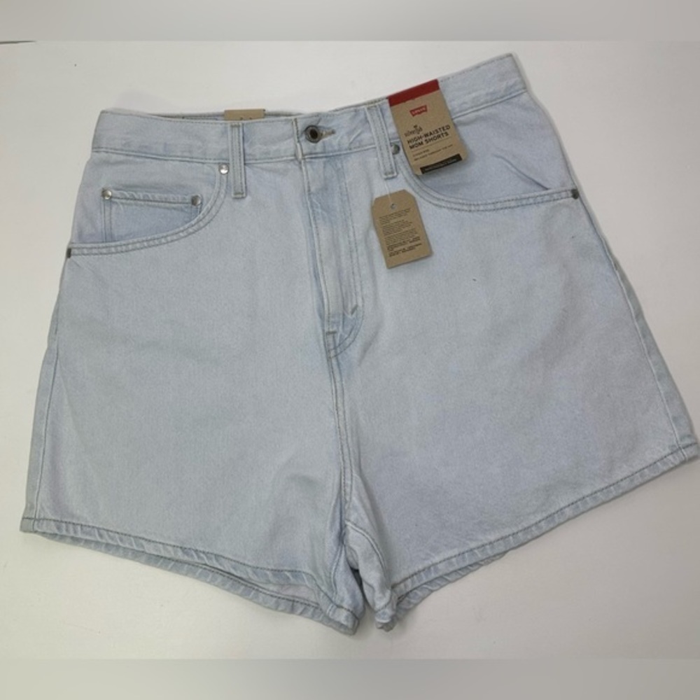 Levi's High Waisted Mom Shorts NWT sz 31 Light‎ Wash